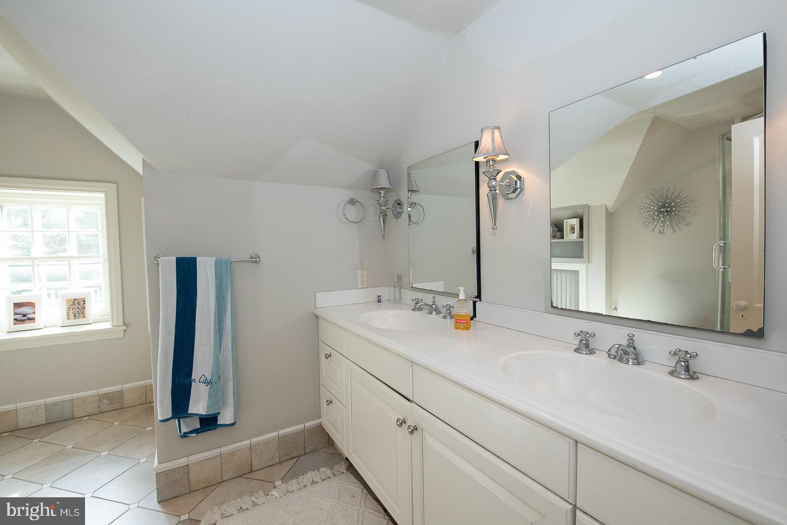 700 HAZELHURST AVENUE