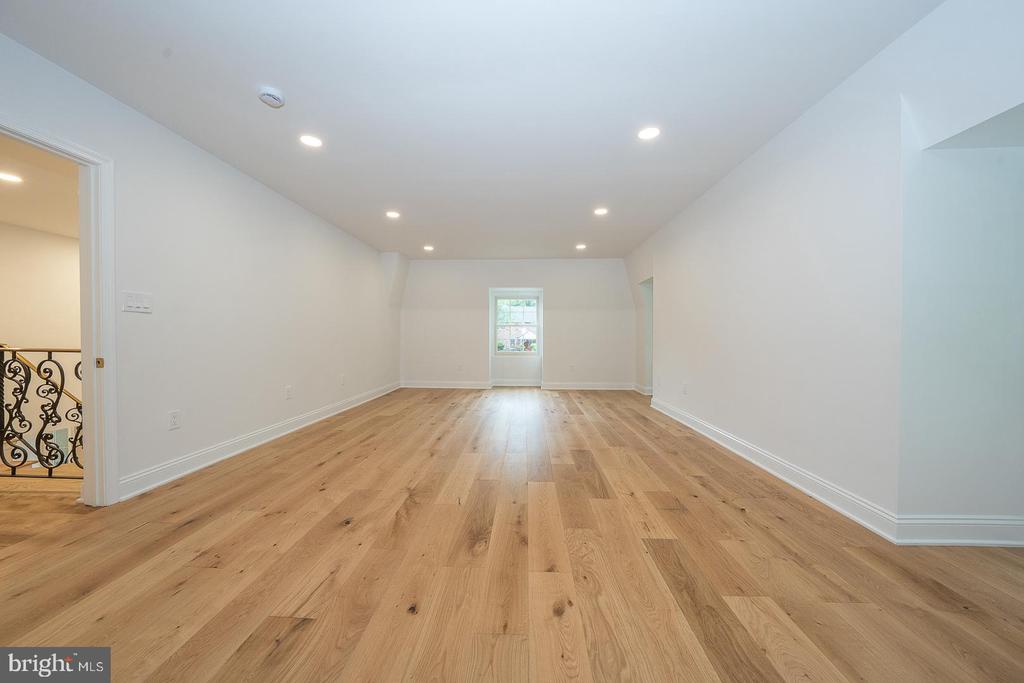4103 LAUREL DRIVE