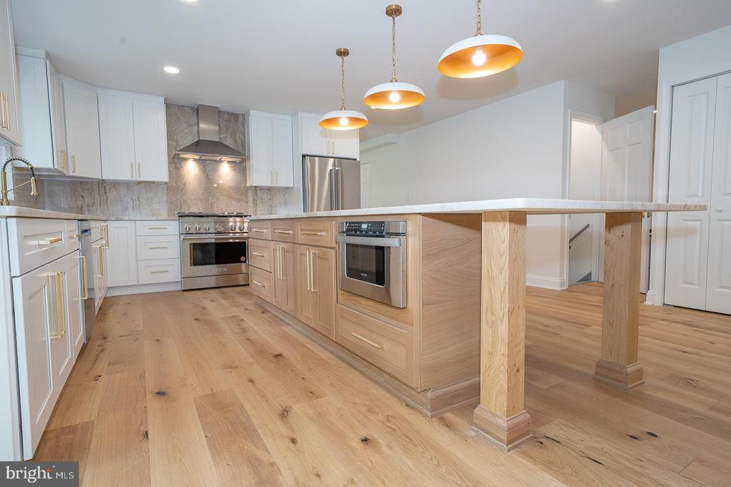 4103 LAUREL DRIVE