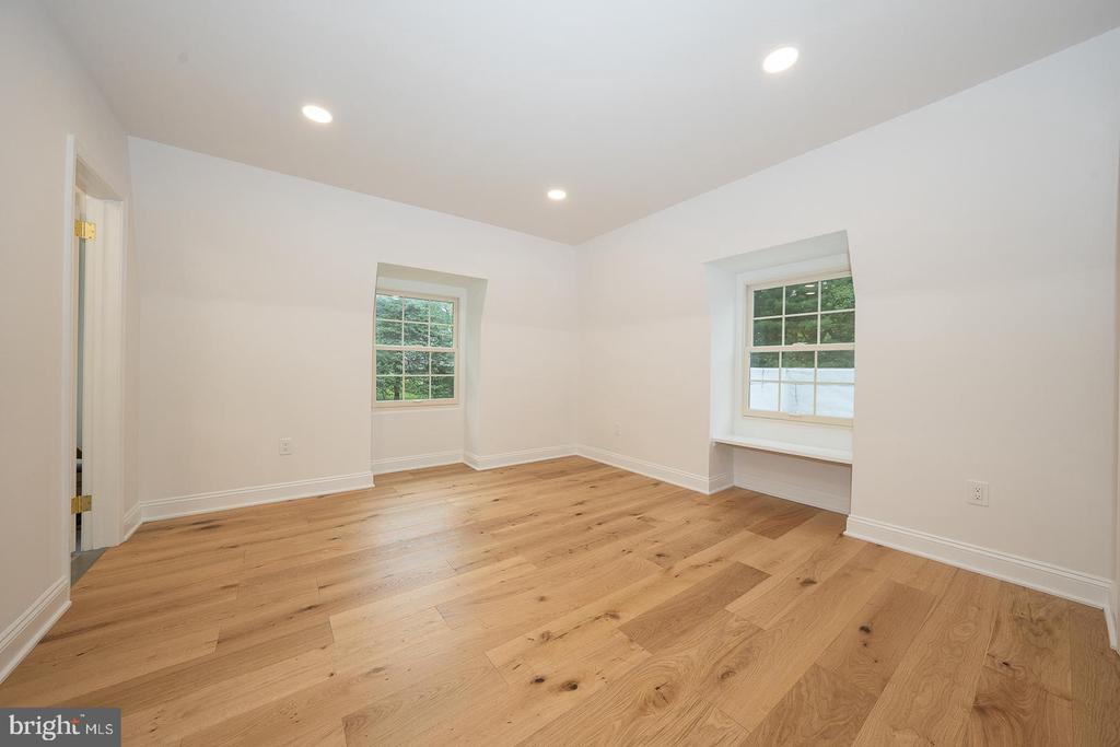 4103 LAUREL DRIVE