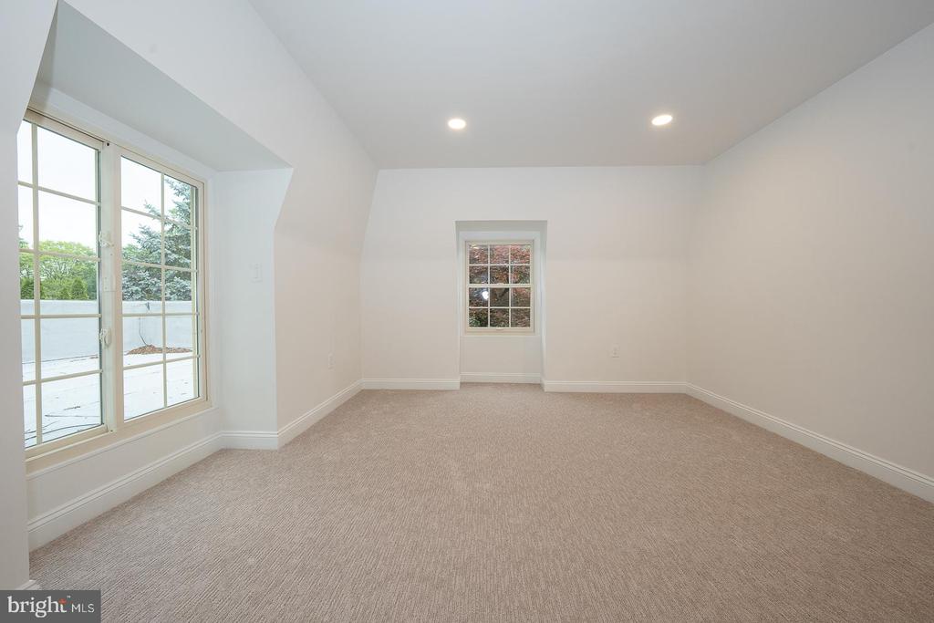 4103 LAUREL DRIVE