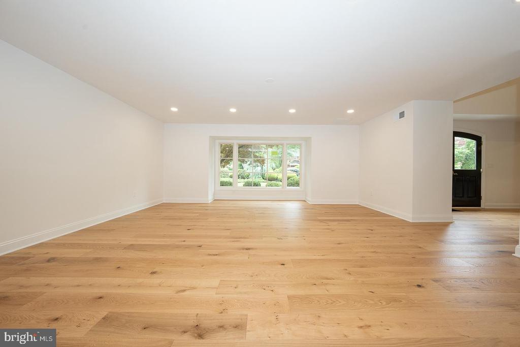 4103 LAUREL DRIVE