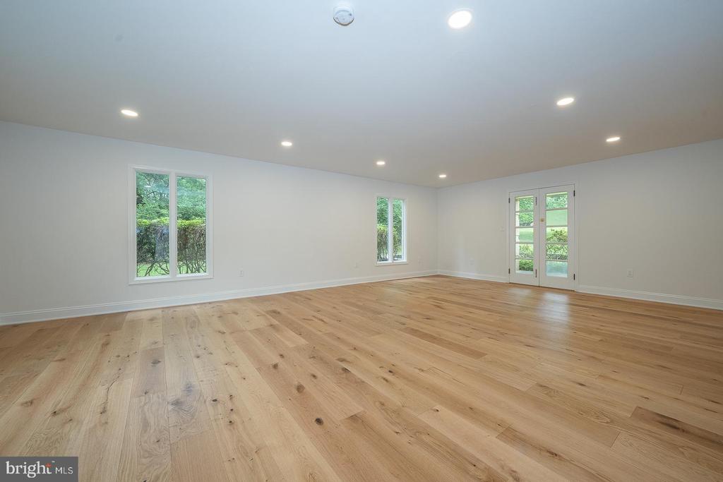 4103 LAUREL DRIVE