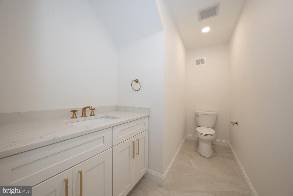 4103 LAUREL DRIVE
