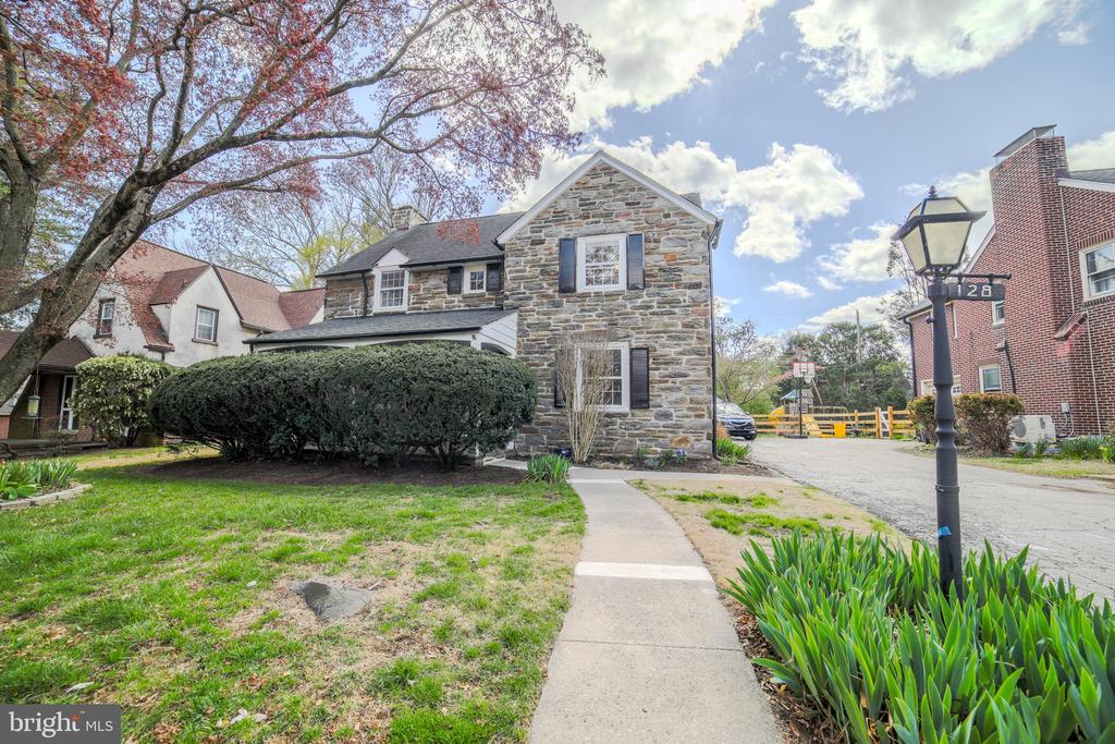 128 HENLEY ROAD