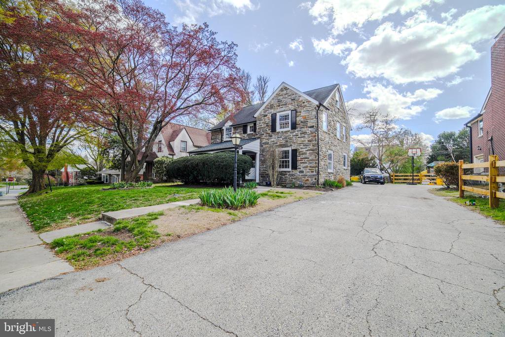 128 HENLEY ROAD
