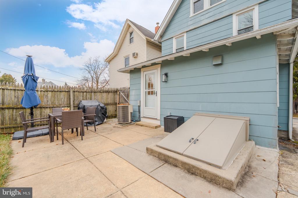 315 W SPRING AVENUE