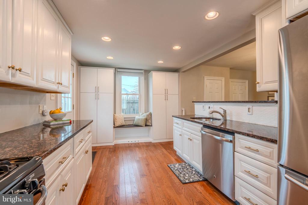 315 W SPRING AVENUE