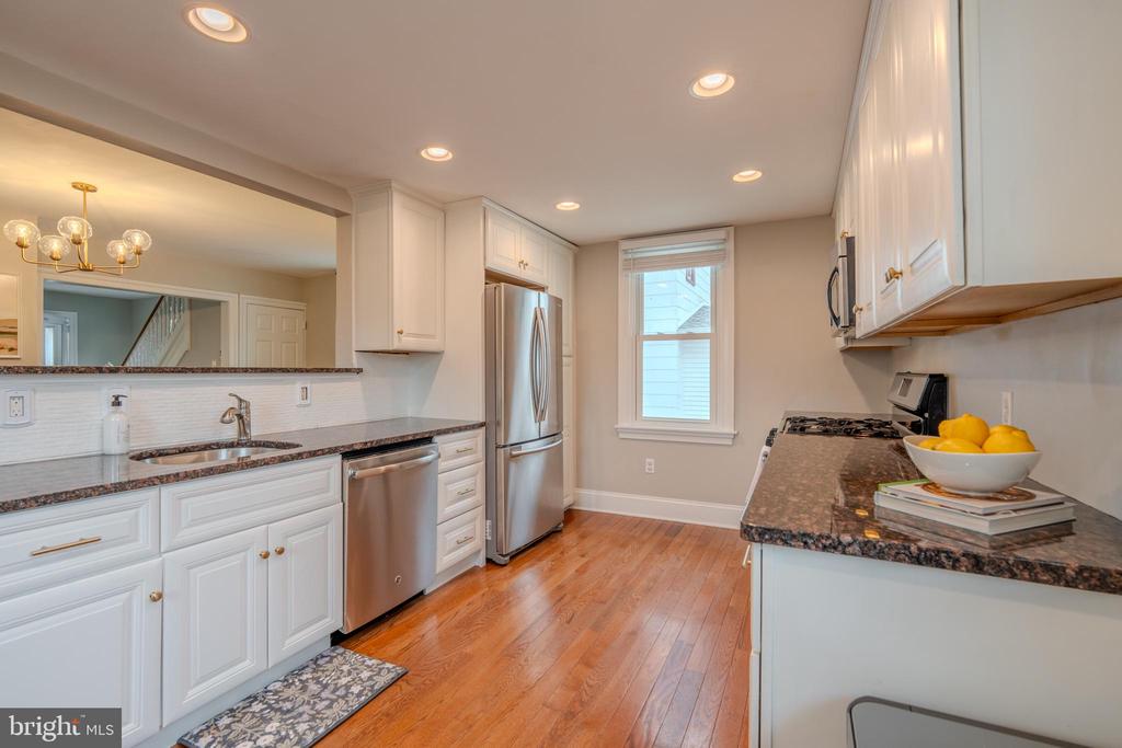315 W SPRING AVENUE