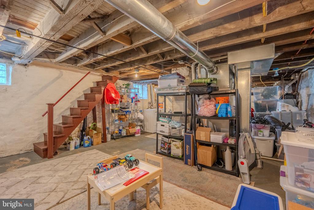 315 W SPRING AVENUE