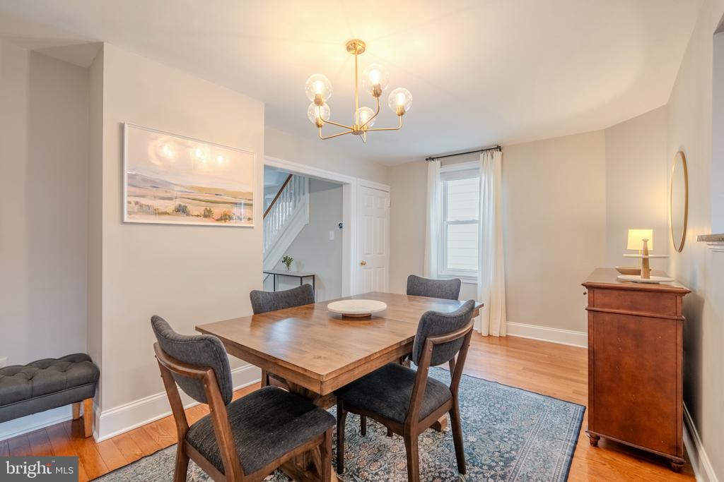315 W SPRING AVENUE