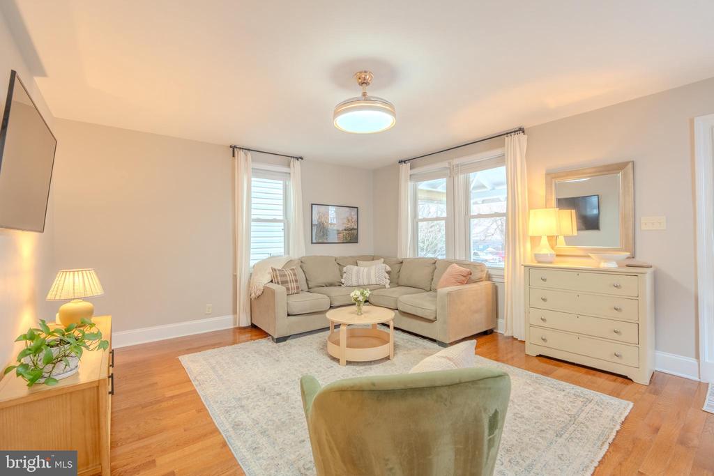 315 W SPRING AVENUE
