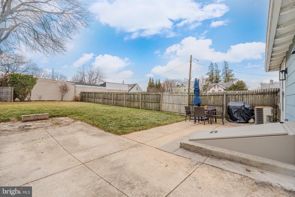 315 W SPRING AVENUE
