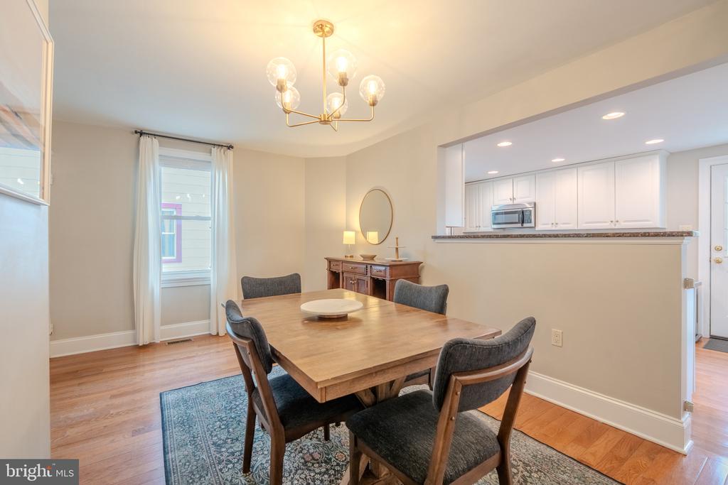 315 W SPRING AVENUE
