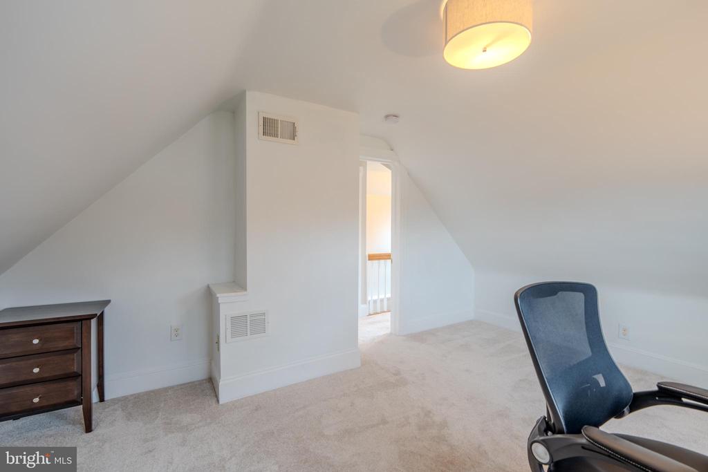 315 W SPRING AVENUE