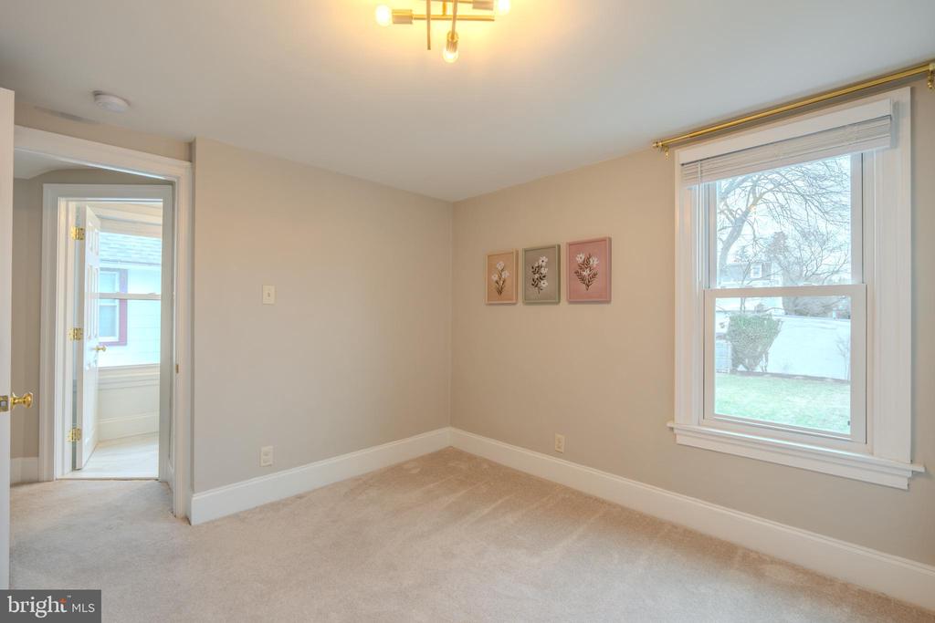 315 W SPRING AVENUE