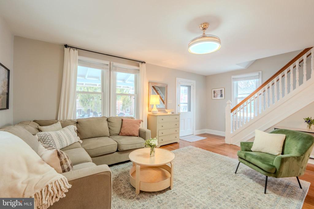 315 W SPRING AVENUE