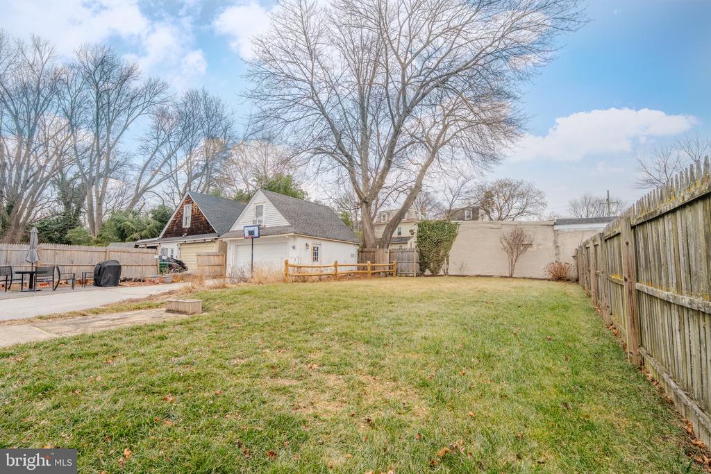 315 W SPRING AVENUE