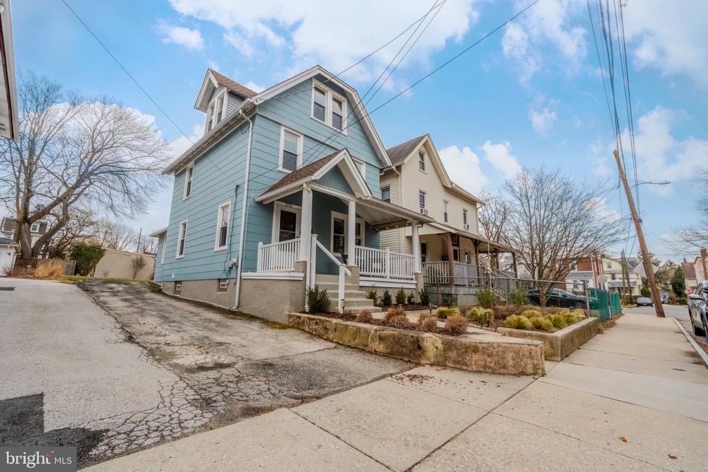 315 W SPRING AVENUE