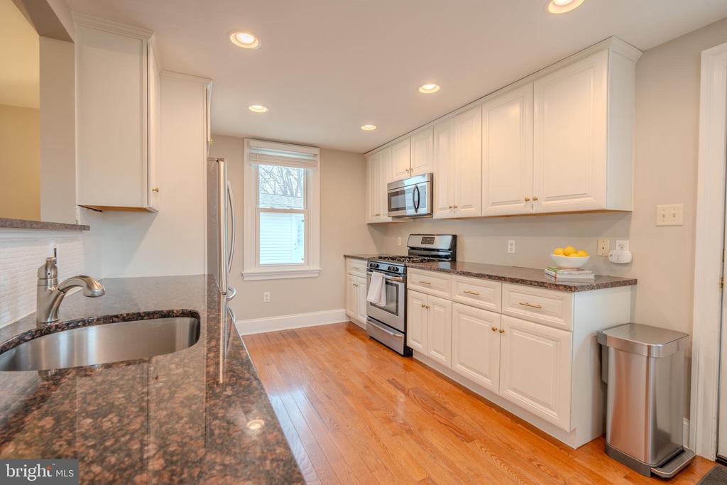 315 W SPRING AVENUE