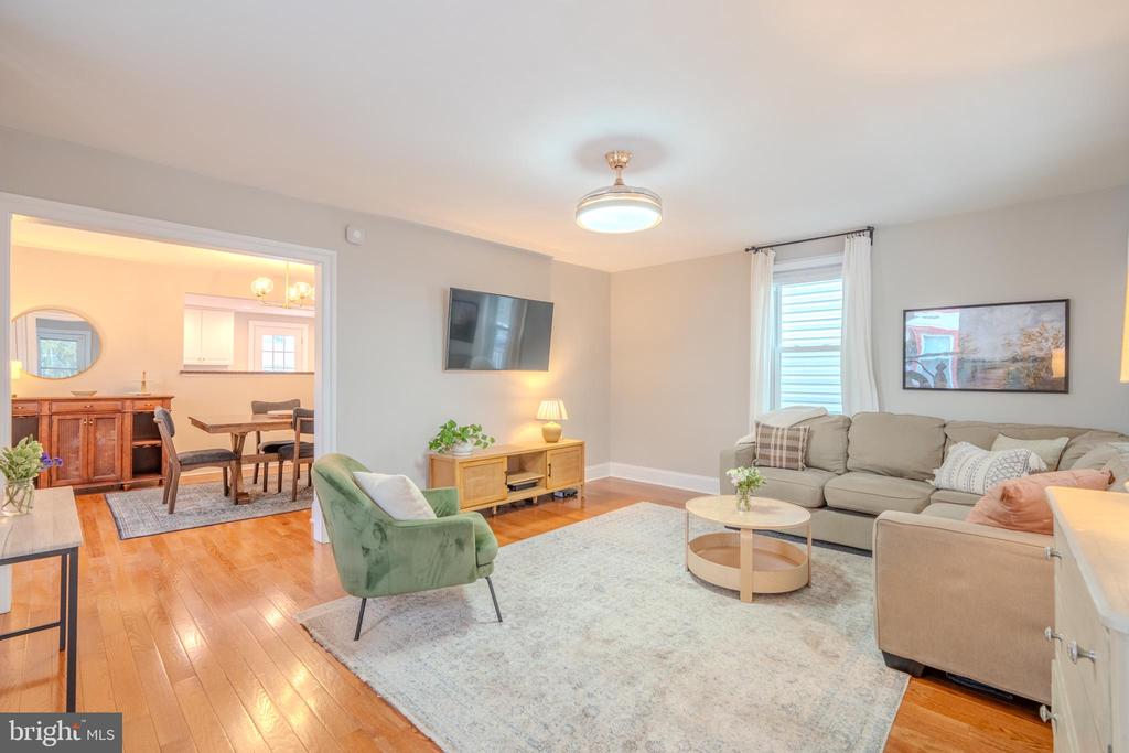 315 W SPRING AVENUE