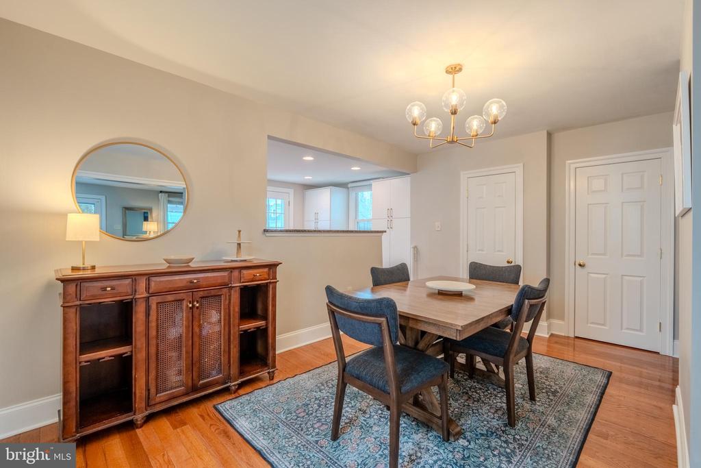 315 W SPRING AVENUE
