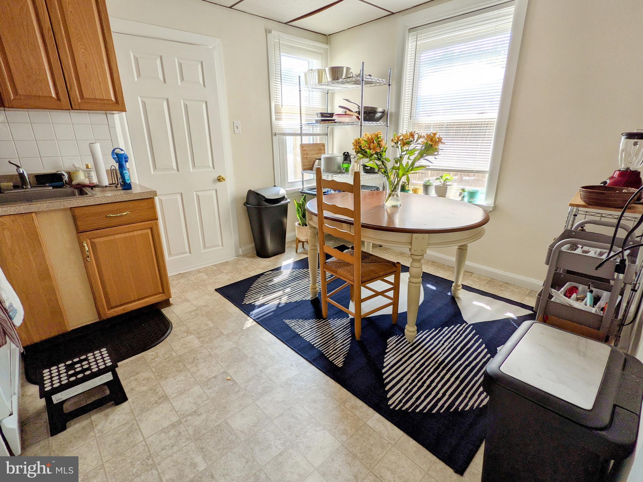 728 W RAILROAD AVENUE