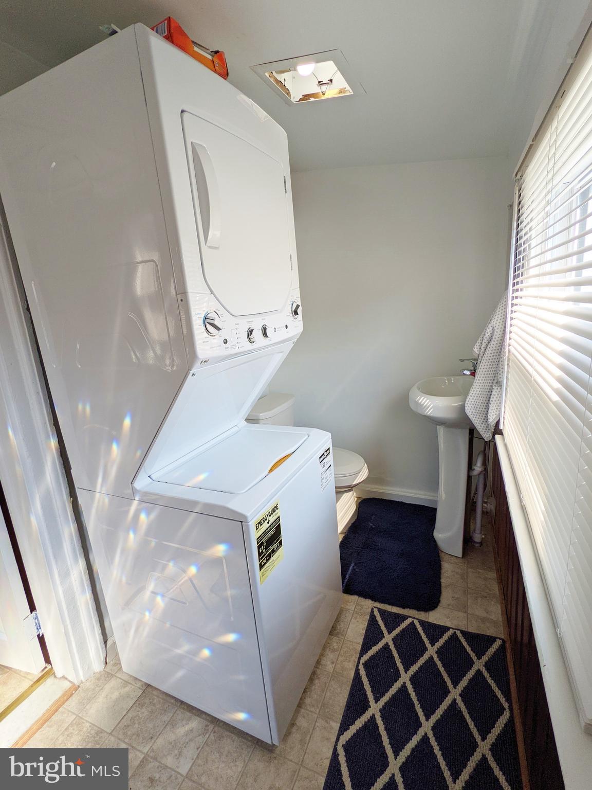 728 W RAILROAD AVENUE