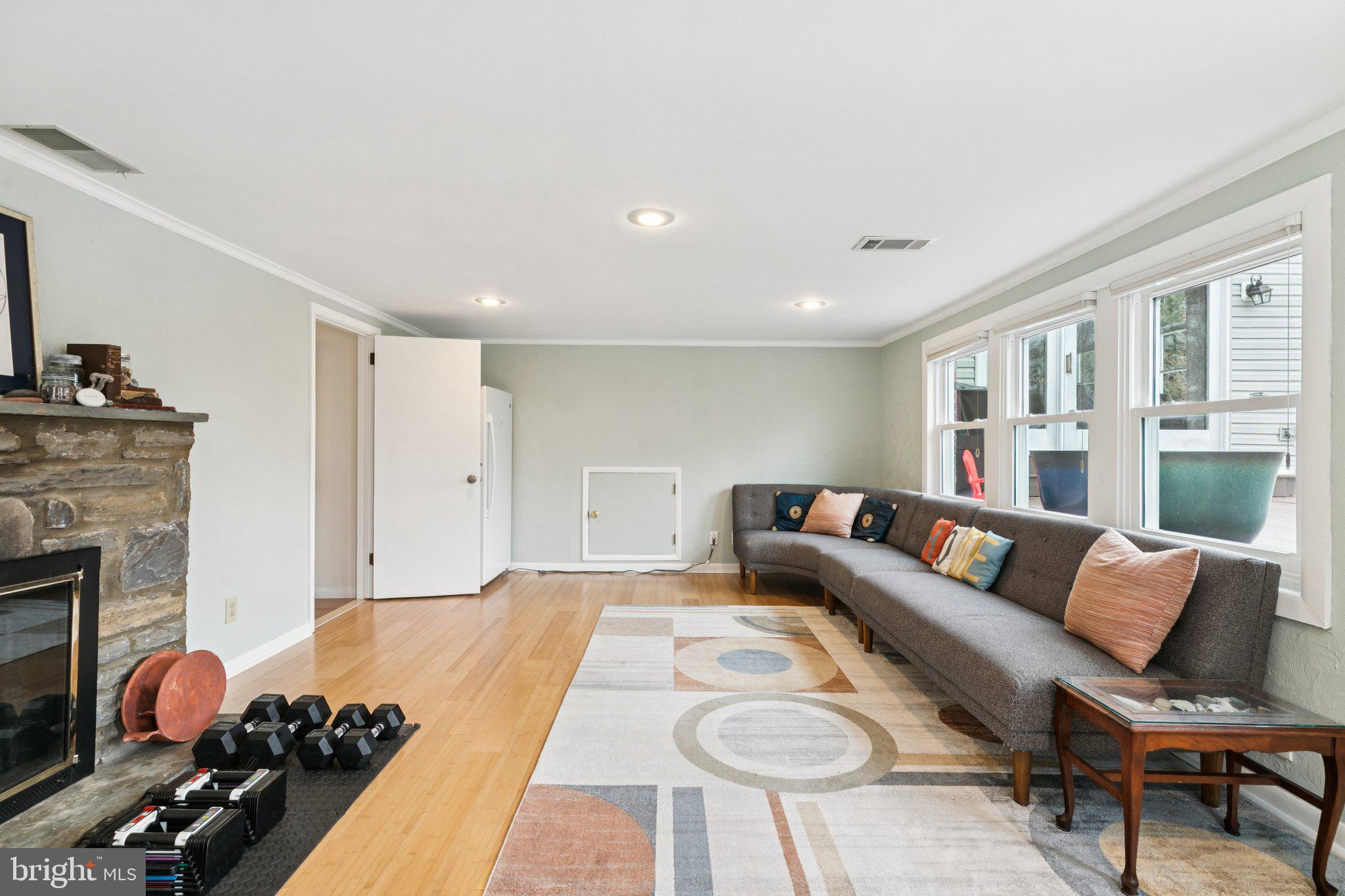 1304 GAINSBORO CIRCLE