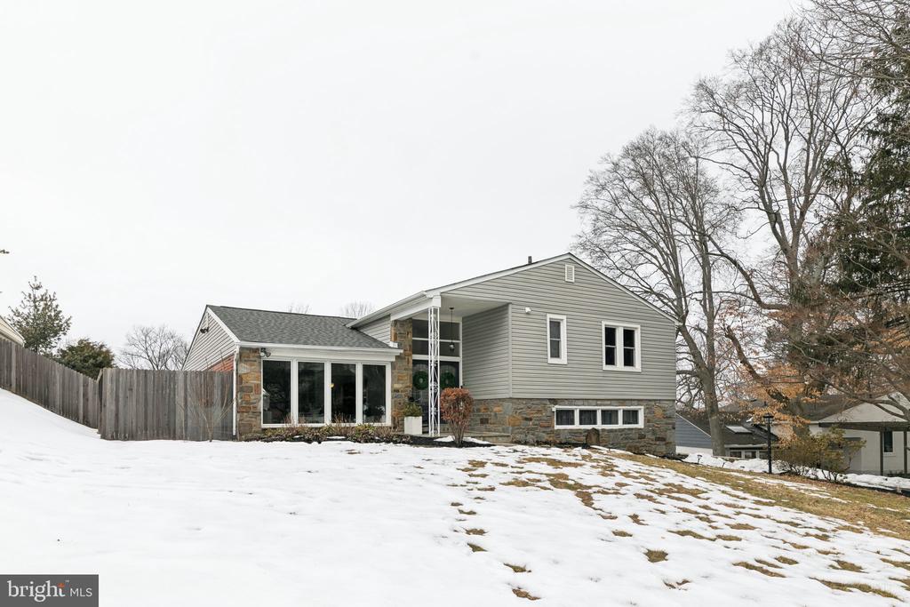 1304 GAINSBORO CIRCLE