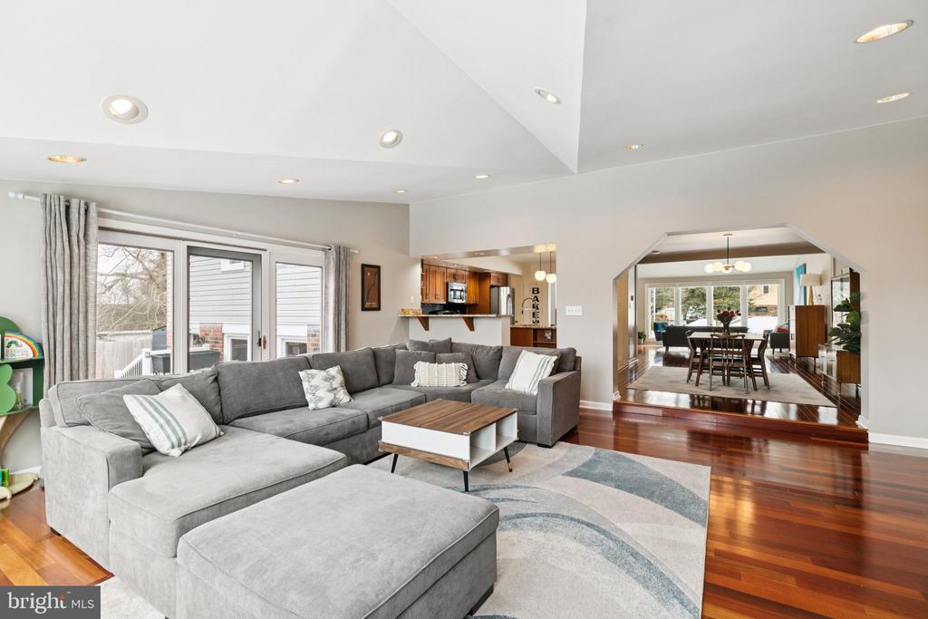 1304 GAINSBORO CIRCLE