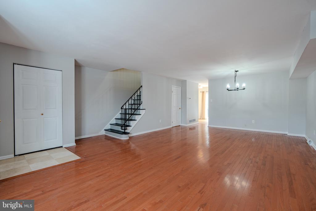 237 LAWNDALE AVENUE