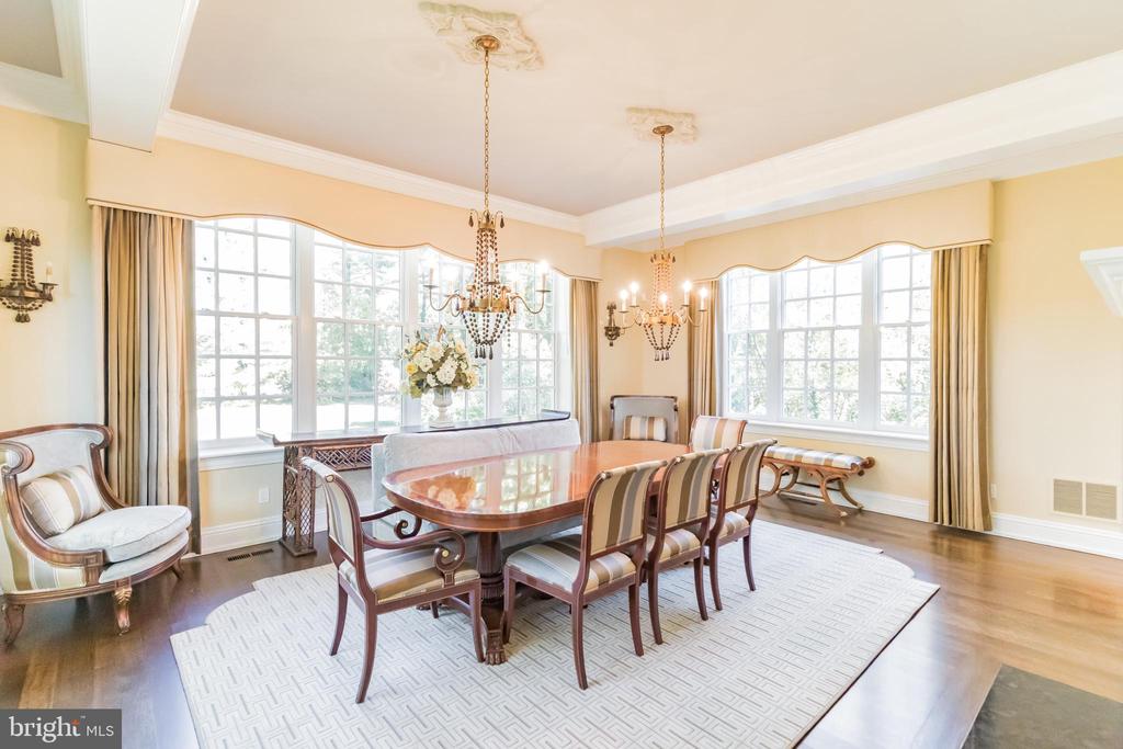1911 STONE RIDGE LANE