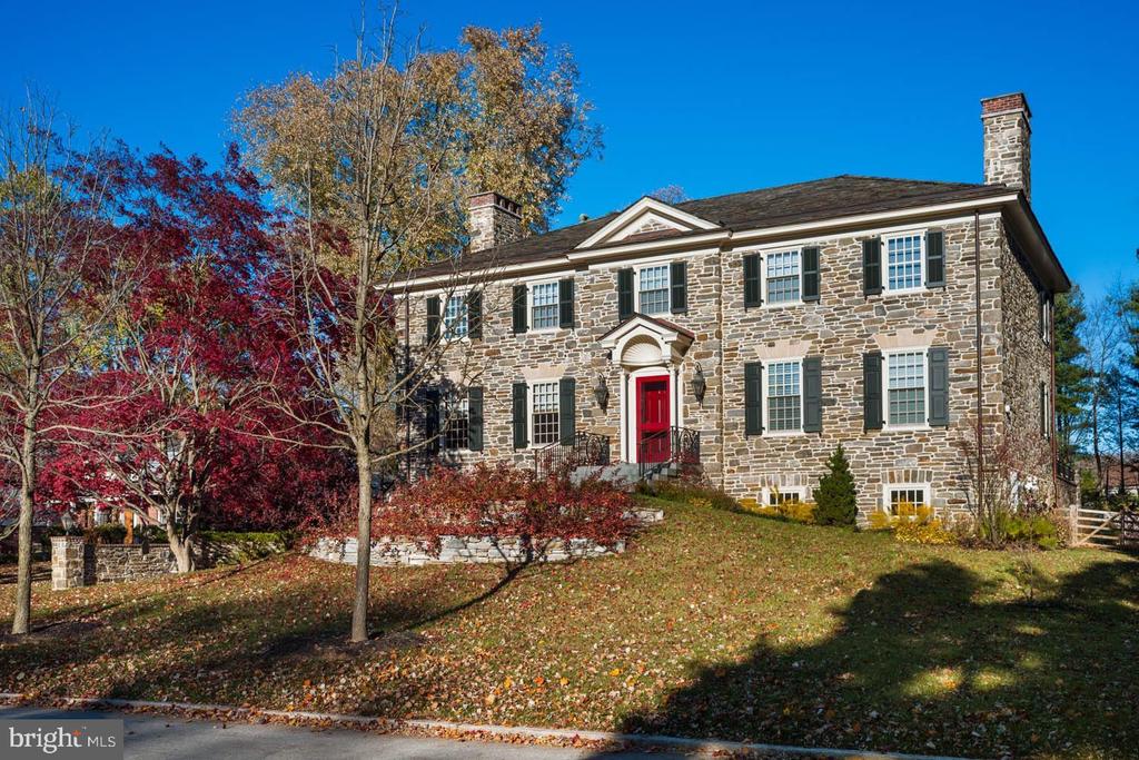 1911 STONE RIDGE LANE