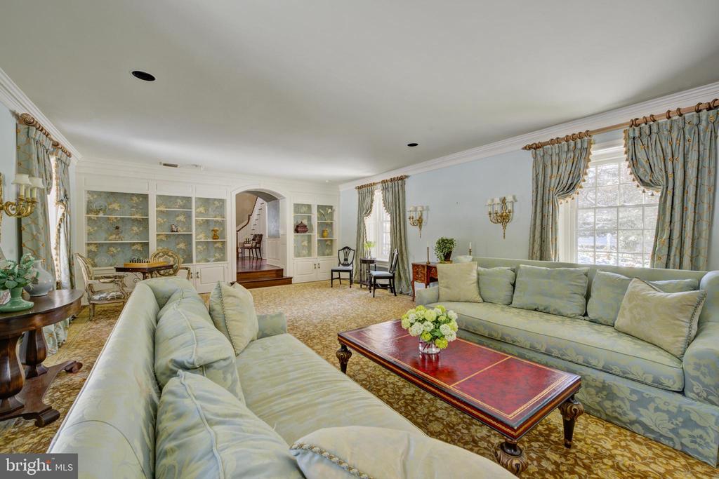435 GARDEN LANE