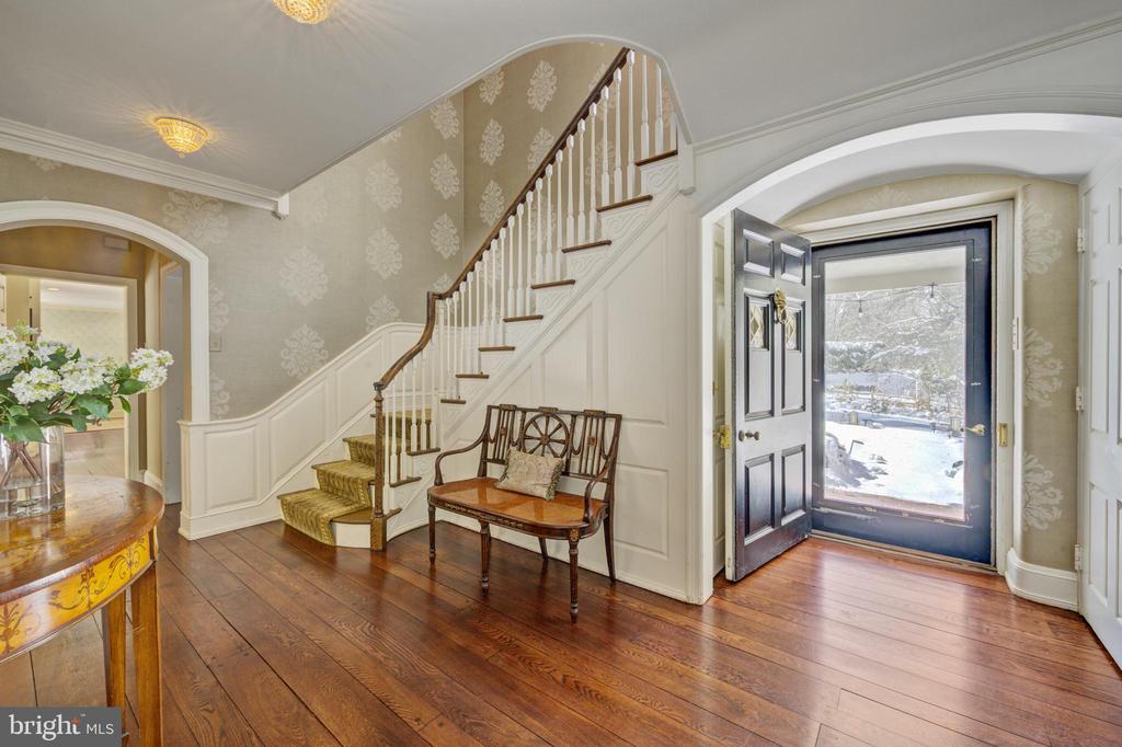 435 GARDEN LANE