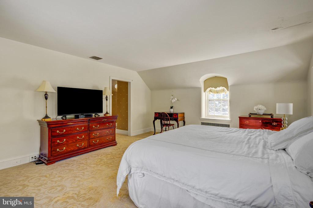 435 GARDEN LANE