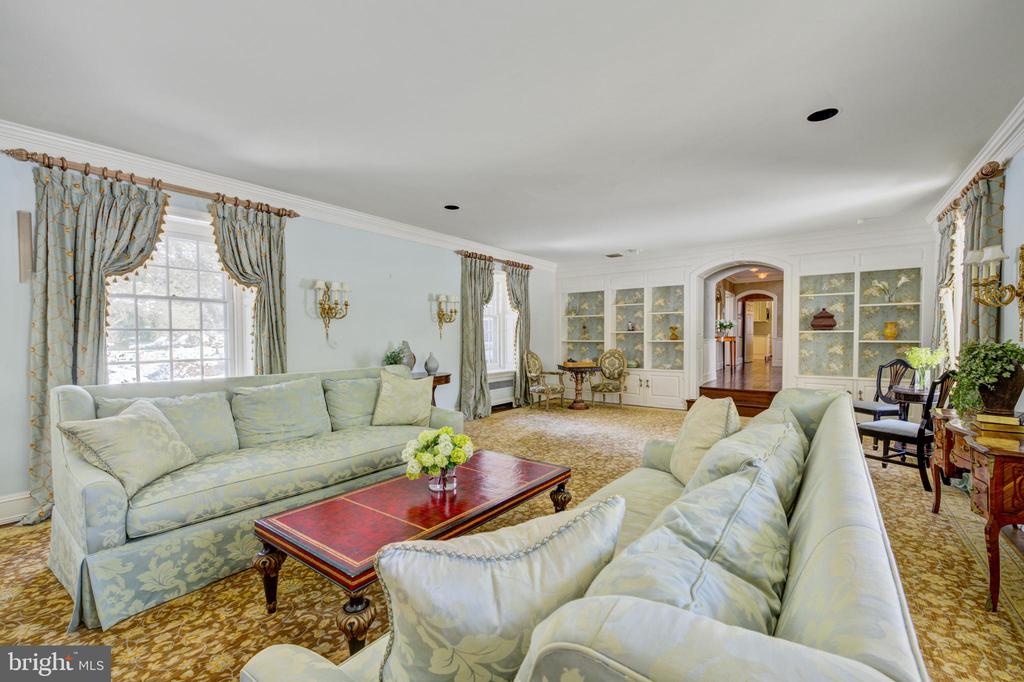435 GARDEN LANE