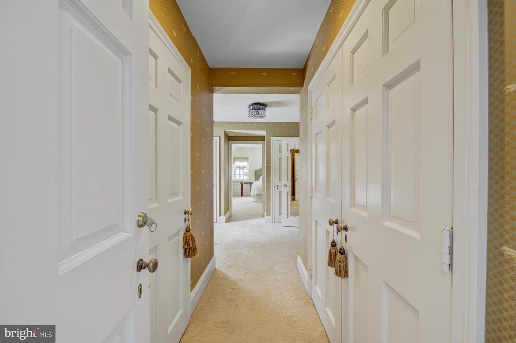 435 GARDEN LANE