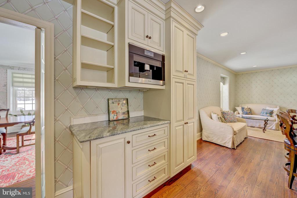 435 GARDEN LANE