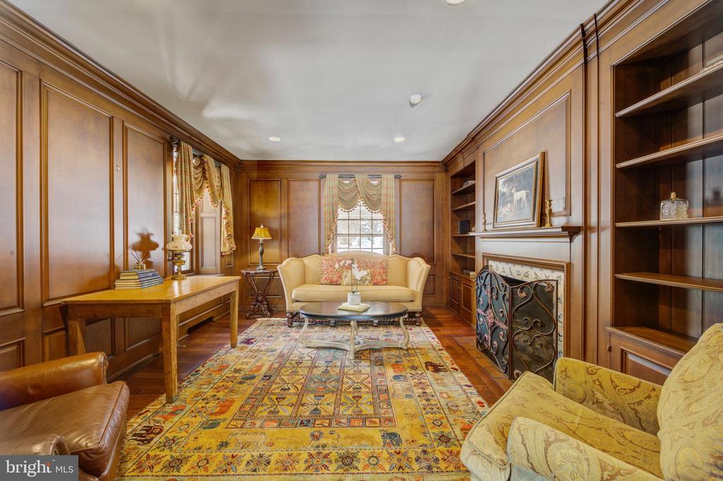 435 GARDEN LANE