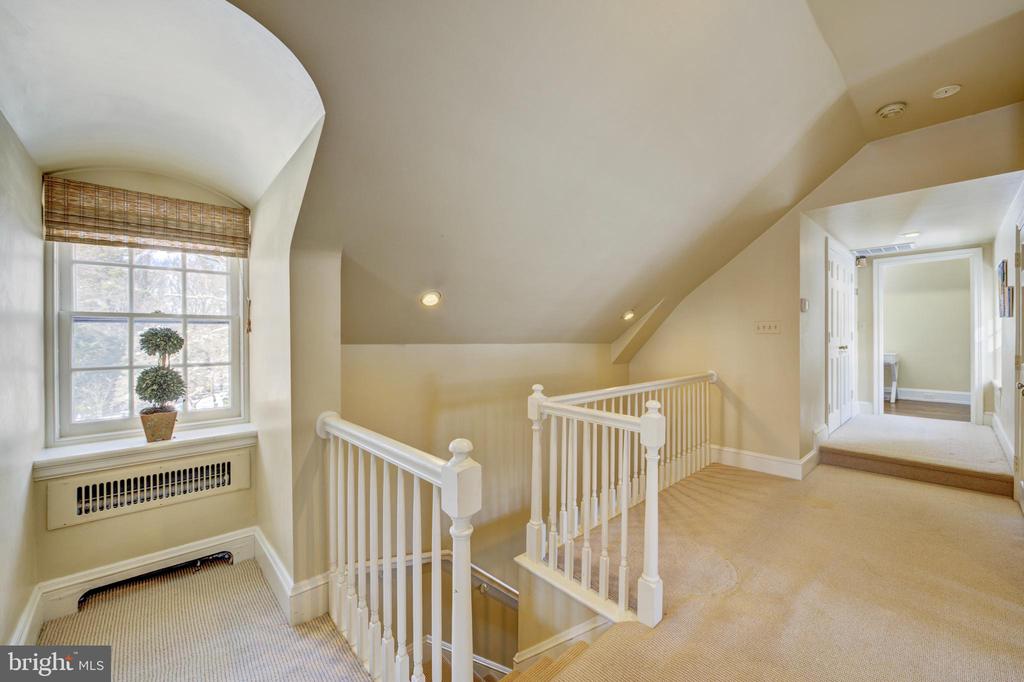 435 GARDEN LANE