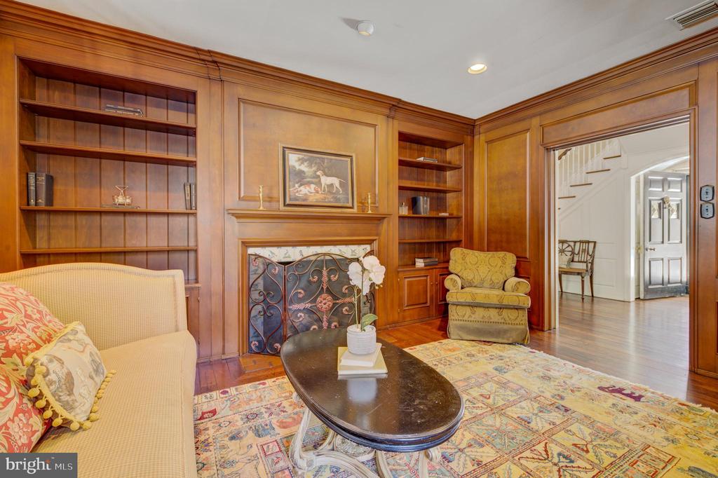 435 GARDEN LANE