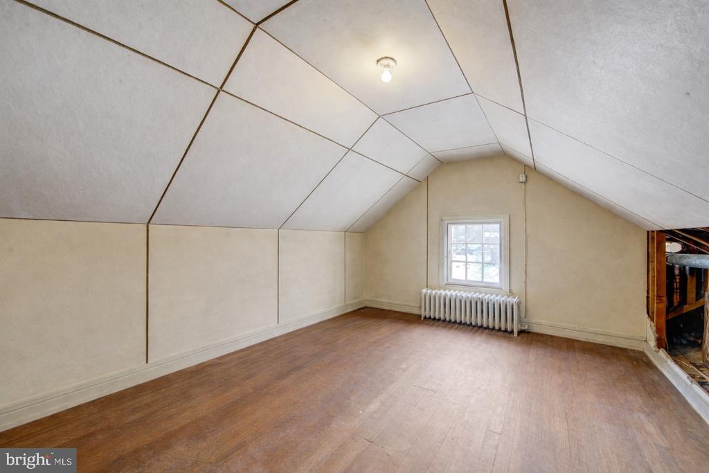 435 GARDEN LANE