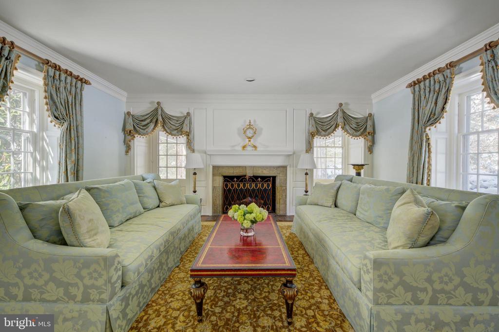 435 GARDEN LANE