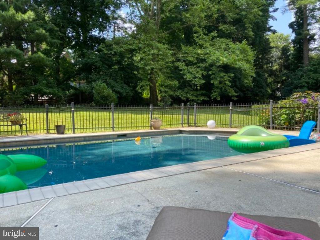 435 GARDEN LANE