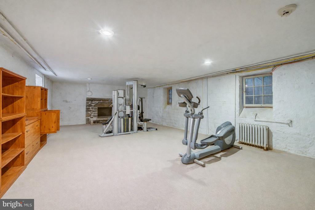 435 GARDEN LANE