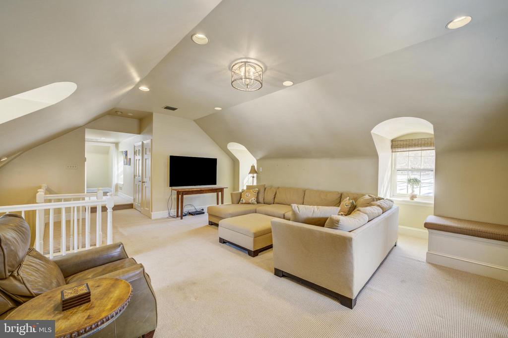435 GARDEN LANE