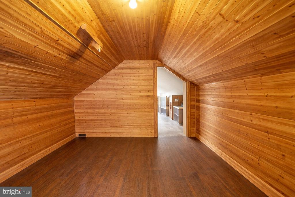 435 GARDEN LANE