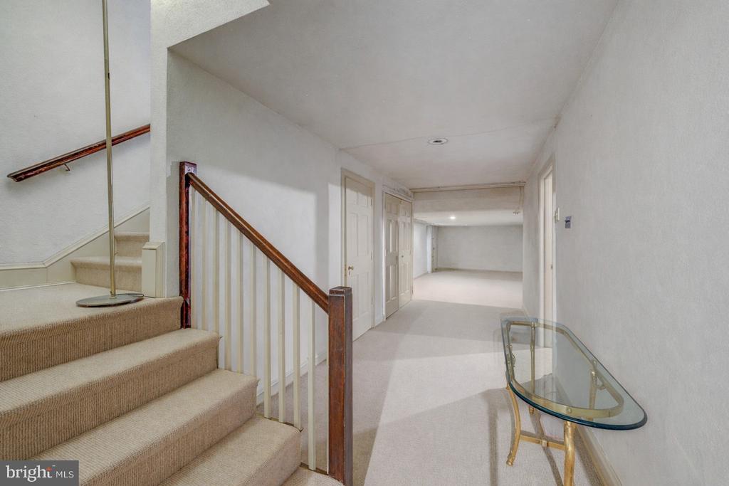 435 GARDEN LANE